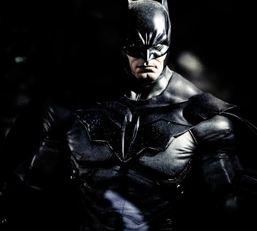 科幻美剧《永恒边缘》海报，未来都市背景